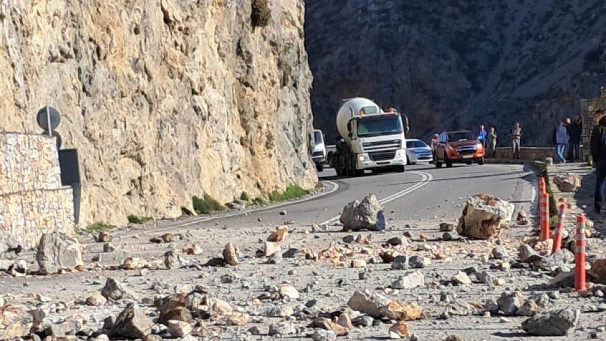 Ρέθυμνο: Κατολίσθηση στο φαράγγι του Κουρταλιώτη – Έπεσαν βράχοι στο δρόμο