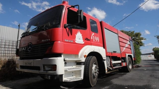 Φωτιά σε χαμηλή βλάστηση στην Πάρο – Επιχειρούν και εναέριες δυνάμεις