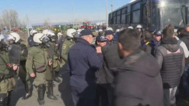 Καρδίτσα: Επεισόδια μεταξύ Αγροτών και ΜΑΤ – Κλιμάκωση των κινητοποιήσεων