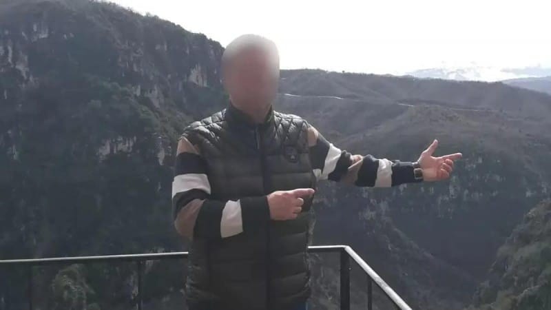 Καθηγητής στον Άλιμο: «Μίλησαν» τα τρία κινητά του – Επικοινωνίες με 11 μαθήτριες και κάποιες «πολύ προχωρημένες»
