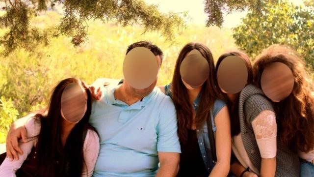 «Παραήταν διαχυτικός με τις μαθήτριες»: Αυτός είναι ο καθηγητής που έστελνε ερωτικά μηνύματα σε ανήλικες