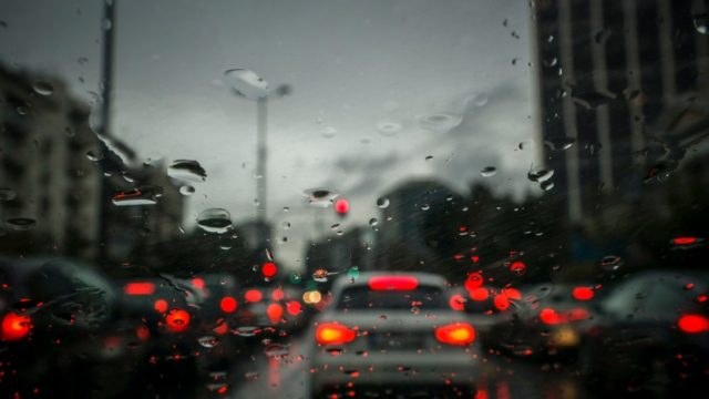 «Παρέλαση» οχημάτων στον Κηφισό λόγω κακοκαιρίας – «Ουρές» από Λυκόβρυση έως Ρέντη