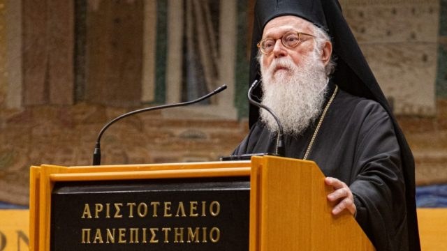 Σε λαϊκό προσκύνημα η σορός του Αρχιεπισκόπου Αλβανίας Αναστάσιο: Μέχρι πότε θα μείνει στη Μητρόπολη Αθηνών