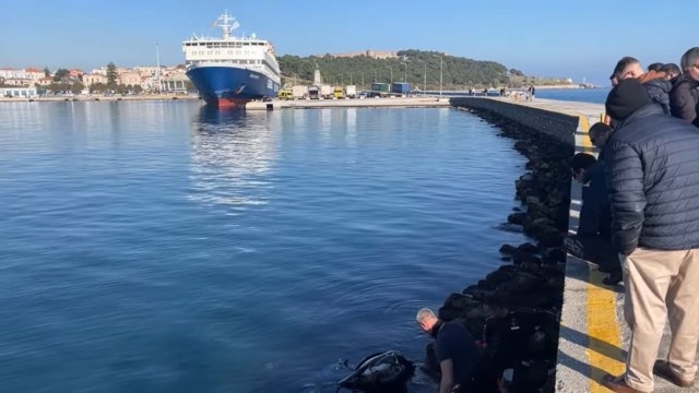 Θρίλερ στη Μυτιλήνη: Ψαράς έπεσε με το σκούτερ στη θάλασσα! (video)