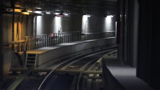 Βγάζει τη χρονιά το μετρό Θεσσαλονίκης; Άγνωστοι προσπάθησαν να μπουν από καταπακτή και προκάλεσαν φθορές