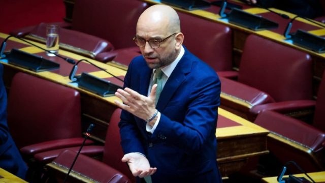 Στο νοσοκομείο εκτάκτως ο βουλευτής του ΣΥΡΙΖΑ, Κώστας Μπάρκας – Η αναφορά του στην ψήφο του για Πρόεδρο της Δημοκρατίας