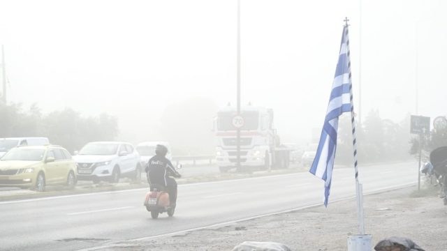Η ομίχλη σκέπασε τον Αττικό ουρανό: Στο «κόκκινο» όλοι οι δρόμοι εξαιτίας του φαινομένου