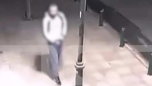 Ο φόβος και ο τρόμος: Νέο σοκαριστικό βίντεο από την επίθεση του επιδειξία εις βάρος 20χρονης στο Περιστέρι