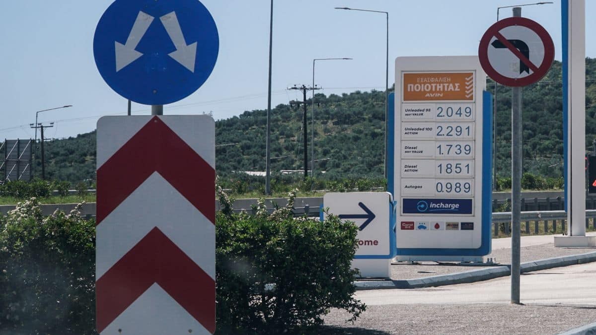 Καύσιμα: Επιστρέφει ο εφιάλτης του 2 ευρώ το λίτρο στη βενζίνη; Πόσο αναμένεται να αυξηθούν τις επόμενες μέρες;