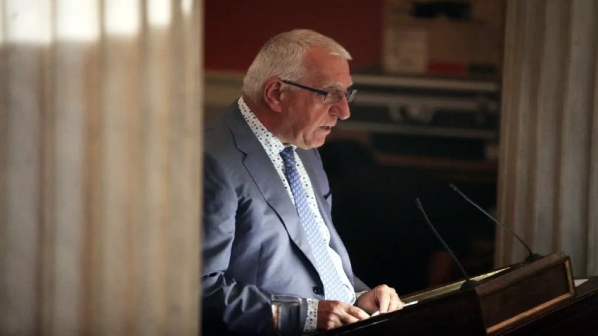 Αλλαγή σκυτάλης στο Προεδρείο της Βουλής: «Επίσκεψη» στο Μαξίμου ο Κακλαμάνης: Η μακρά κοινοβουλευτική πορεία και η ψήφος εμπιστοσύνης στην αποστασία Σαμαρά το ’93
