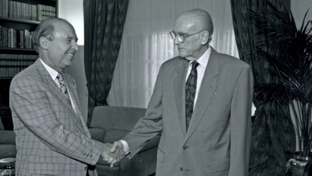 «Το ΠΑΣΟΚ δεν πρέπει να πάει στον Σημίτη»: Η σχέση του πρώην πρωθυπουργού με τον Ανδρέα Παπανδρέου που πέρασε από σαράντα κύματα
