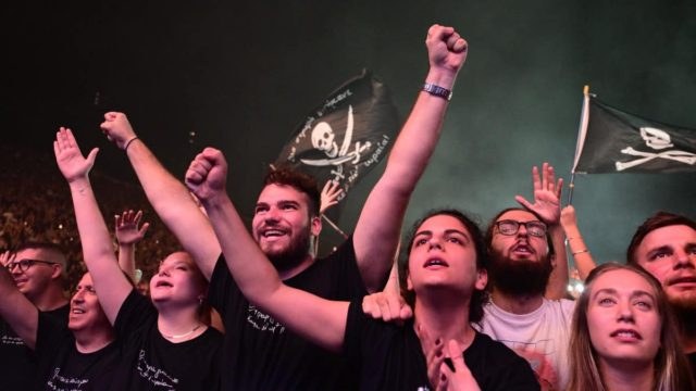 «Δεν έχω οξυγόνο»: Ξεσηκωμός σε όλη την Ελλάδα και συγκεντρώσεις για την τραγωδία των Τεμπών