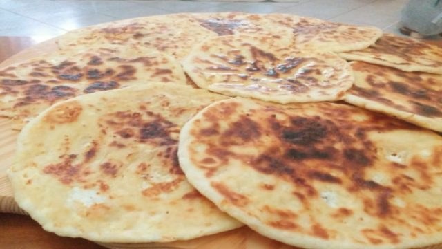 Το μυστικό είναι στο βούτυρο: Λεπτά τηγανόψωμα της γιαγιάς