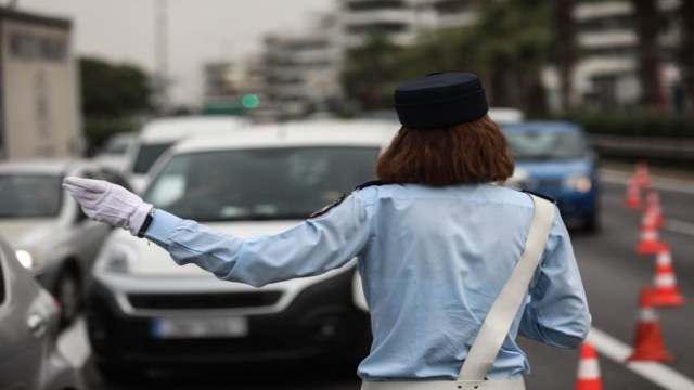 Τροχαία: Οδήγηση χωρίς μέτρα ασφαλείας και τον Δεκέμβριο – Χιλιάδες τα πρόστιμα στην Αττική