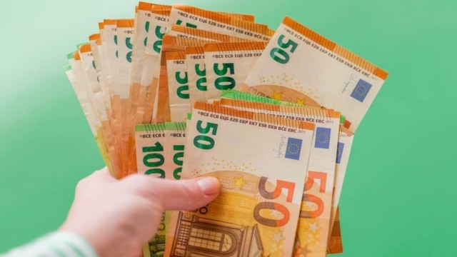 Συνταξείς Φεβρουαρίου 2025: Ανατροπή με την ημερομήνια καταβολής τους!