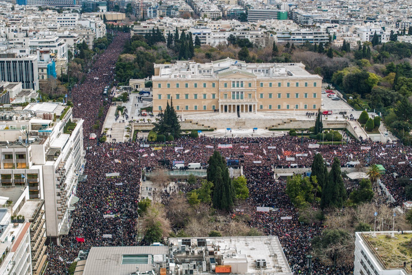 Η 28η Φεβρουαρίου 2025 έμεινε στην ιστορία: Οργή, αλληλεγγύη και βίαια επεισόδια που δεν μπόρεσαν να αμαυρώσουν το μεγαλειώδες γεγονός