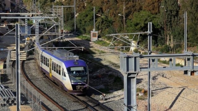 Επίθεση σε εργαζόμενο του Προαστιακού: Επιβάτης μαχαίρωσε υπάλληλο στη διαδρομή Αεροδρόμιο – Πειραιάς