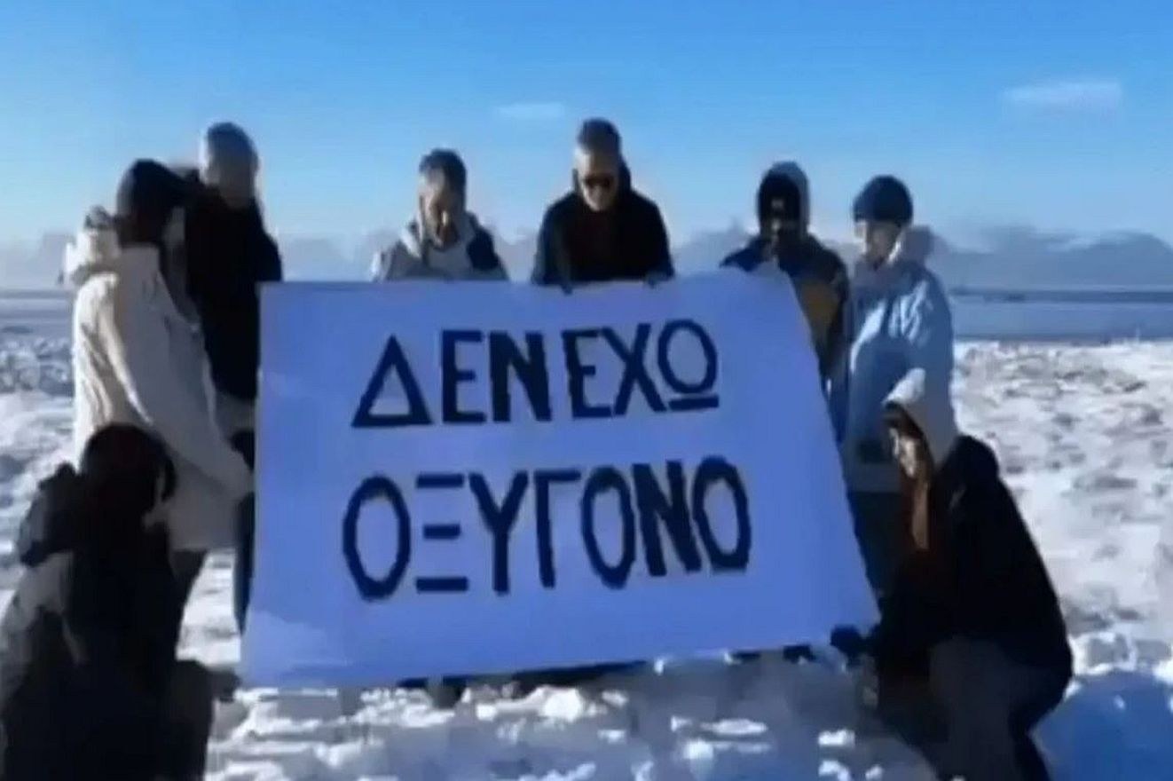 Τέμπη: Συγκινεί παρέα ανθρώπων απ’ την Ισλανδία – «Δεν έχω οξυγόνο»