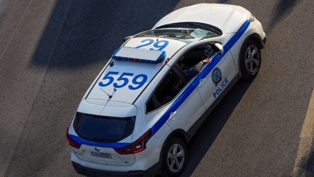 Ωραία δικαιοσύνη: Επέστρεψε στην υπηρεσία του ο αστυνομικός που εξέδιδε 19χρονη στην Ηλιούπολη