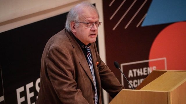 «Σφάζονται» οι σεισμολόγοι με φόντο τη Σαντορίνη: «Έπρεπε να παραιτηθείς με αξιοπρέπεια όταν συνταξιοδοτήθηκες»