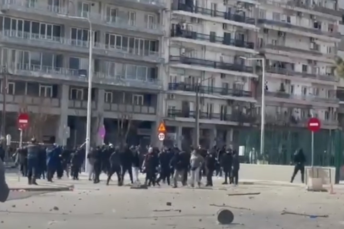 Χημική κόλαση στη Θεσσαλονίκη: Σοβαρά επεισόδια στη συγκέντρωση για τα Τέμπη