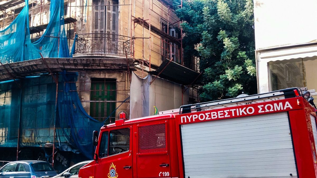 Συναγερμός στο κέντρο της Αθήνας: Πυρκαγιά σε εγκαταλελειμμένο κτήριο