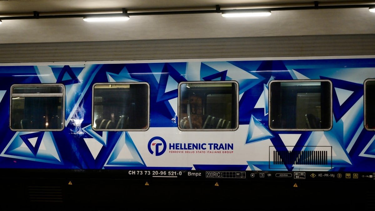 Τραγωδία στα Τέμπη: Η Hellenic Train χαρακτηρίζει «ατυχή σύμπτωση» την έκρηξη και την πυρκαγιά μετά τη σύγκρουση