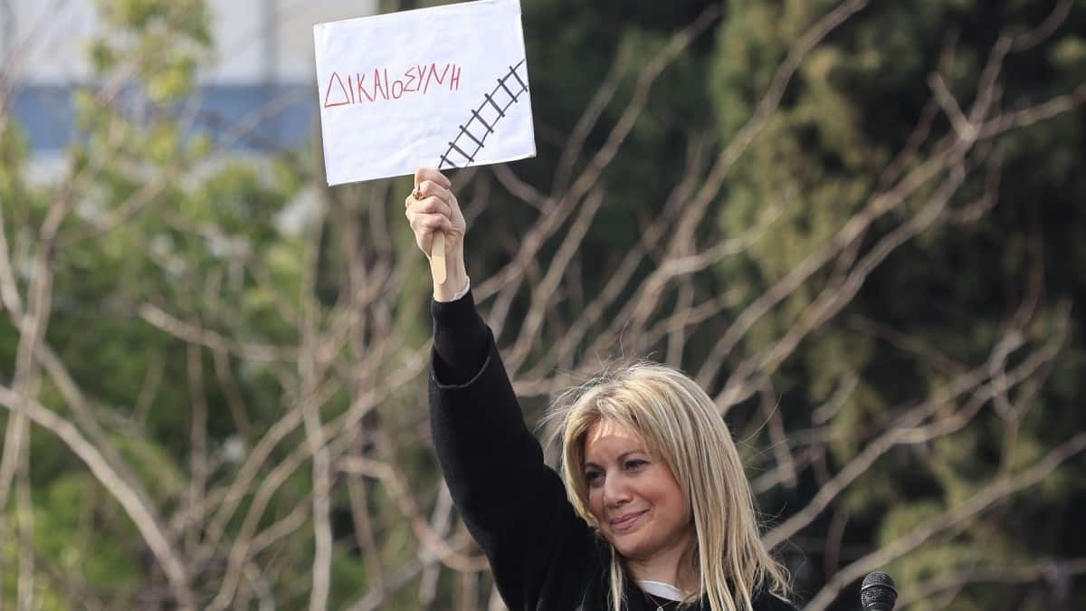 Άνανδρη επίθεση στη Μαρία Καρυστιανού: «Σταματήστε να μπαζώνετε τη δικογραφία των Τεμπών»