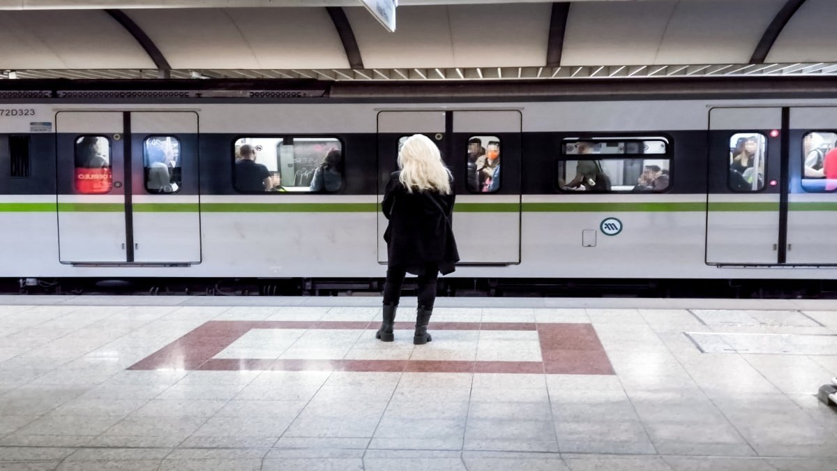 Συναγερμός στο Μοναστηράκι: Κλειστός ο σταθμός μετά από τηλεφώνημα για βόμβα