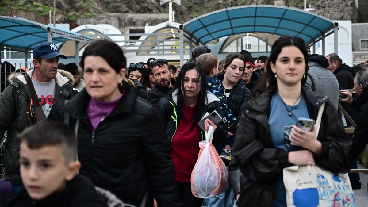 Σαντορίνη: Επτά σεισμοί πάνω από 4 Ρίχτερ μέσα σε μία ώρα – Πάνω από 11.000 άνθρωποι έχουν φύγει, έρημο το νησί