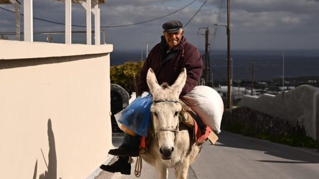 «Φάντασμα» η Σαντορίνη υπό τον φόβο των Ρίχτερ: Διαρκείς οι ισχυροί σεισμοί – Οι πάνω από 14.000 που έχουν φύγει από το νησί και το μήνυμα Μητσοτάκη