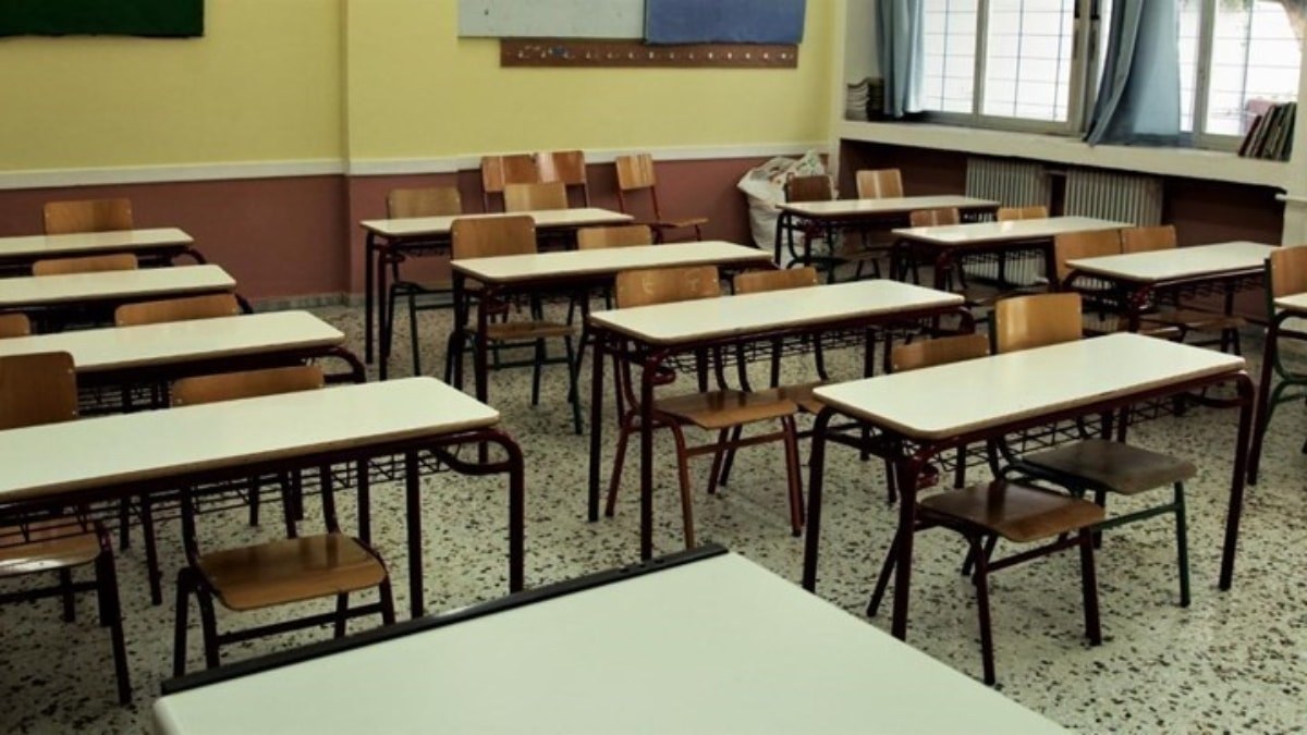 Χειροπέδες σε 17χρονους μαθητές στου Ζωγράφου – Διακινούσαν πλαστές γυμνές φωτογραφίες συμμαθητριών τους