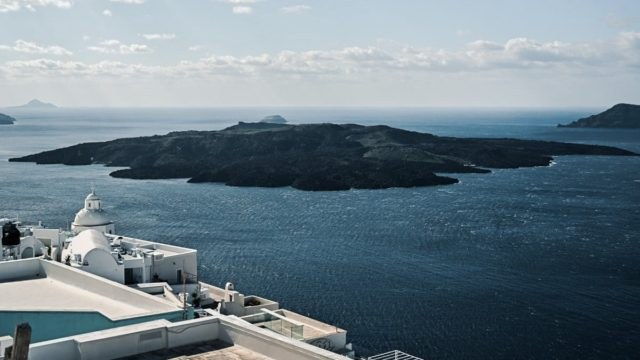 Συναγερμός για το ηφαίστειο στη Σαντορίνη: «Χτυπάει καμπανάκια, μπορεί να έχουμε έκρηξη και τσουνάμι»