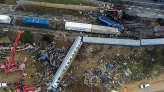 «Το μυστικό βρίσκεται στη δεύτερη μηχανή της εμπορικής αμαξοστοιχίας»: Νέες αποκαλύψεις για το δυστύχημα στα Τέμπη