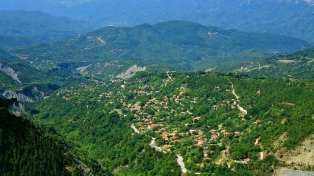 Ωδή στην ηρεμία και την ομορφιά: Το καταπράσινο χωριό στην αγκαλιά των Τζουμέρκων
