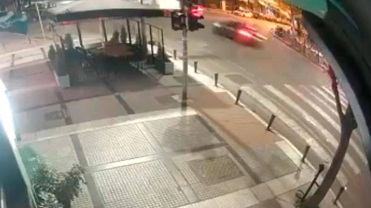 Νέο κρούσμα με μεθυσμένη γυναίκα οδηγό: Η στιγμή που το αυτοκίνητό της πέτει πάνω σε αγροτικό στη Θεσσαλονίκη – Δεν είχε καν δίπλωμα (video)