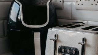 Air fryer στην «πένα»: Το viral κόλπο του Tik Tok που θα σας λύσει τα χέρια