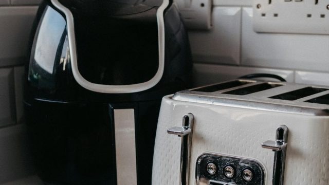 Air fryer στην «πένα»: Το viral κόλπο του Tik Tok που θα σας λύσει τα χέρια