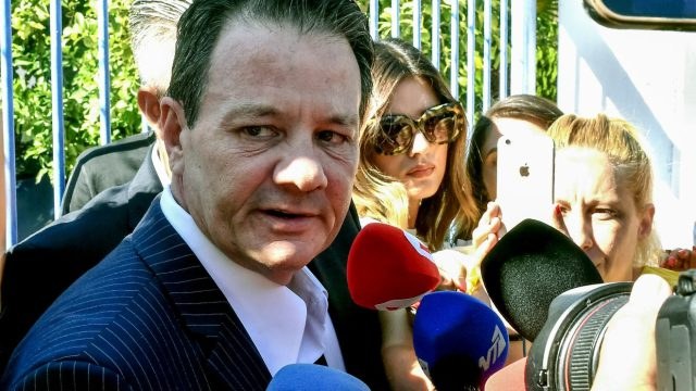 Έξαλλος ο Λύτρας με την Πολυζωγοπούλου έξω από τα δικαστήρια: «Δε δίστασε να μου ζητήσει 300.000 ευρώ!»