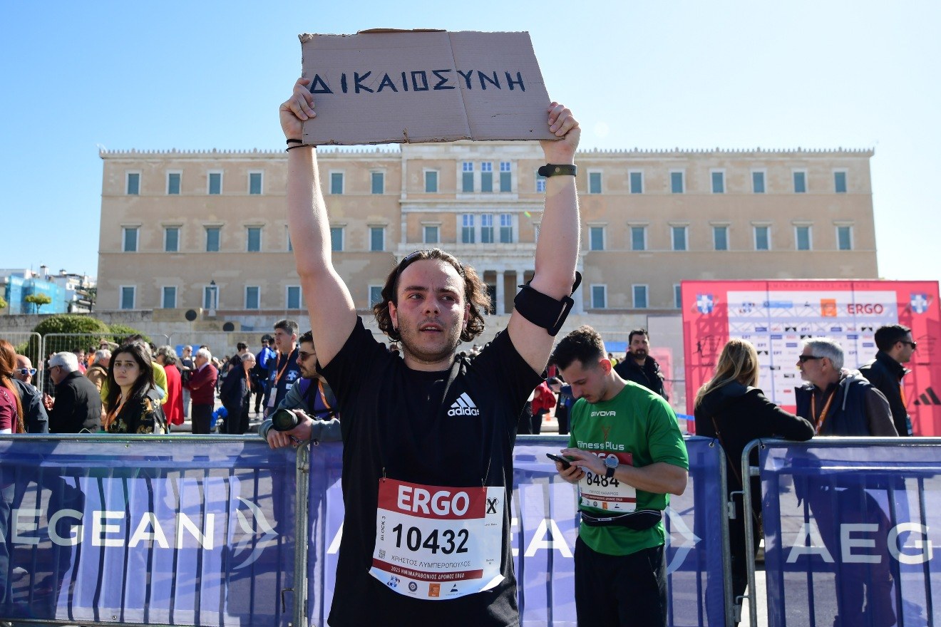 Αλληλεγγύη στον Ημιμαραθώνιο: Συμμετέχοντες έστειλαν ηχηρό μήνυμα για τα Τέμπη