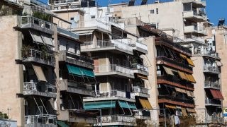 «Σκάει» ο ΕΝΦΙΑ για τους ιδιοκτήτες ακινήτων: Ποιοι και πόσα πληρώνουν – Οι τυχεροί που τον αποφεύγουν
