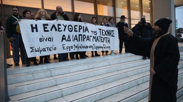Ο κακός χαμός στην Εθνική Πινακοθήκη: Μεγάλη ένταση ανάμεσα σε χριστιανούς και διαδηλωτές