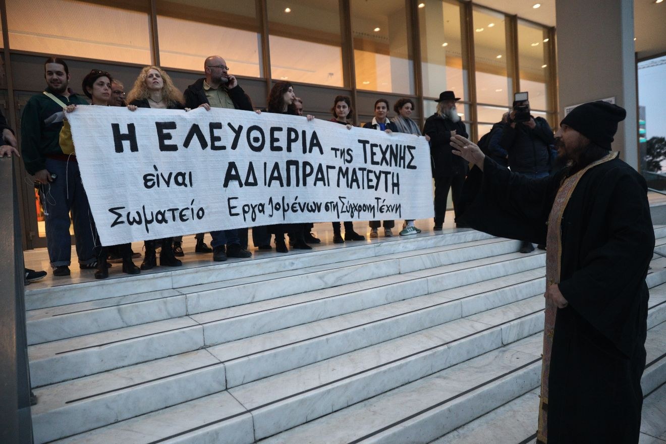 Ο κακός χαμός στην Εθνική Πινακοθήκη: Μεγάλη ένταση ανάμεσα σε χριστιανούς και διαδηλωτές