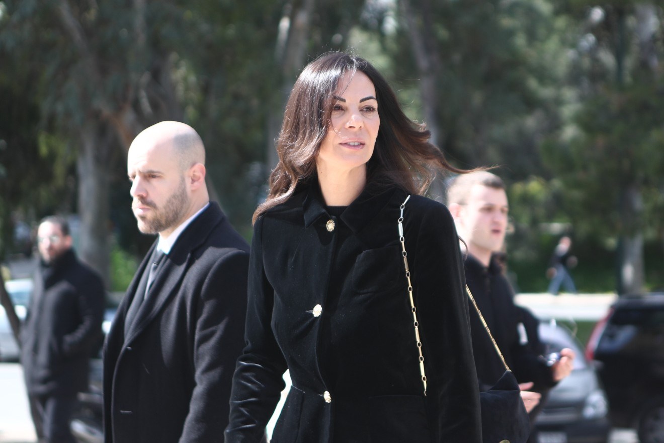 Άστραψε και βρόντηξε η Εύη Βατίδου: Όλη η αλήθεια για τη διαθήκη του Αλέξη Κούγια