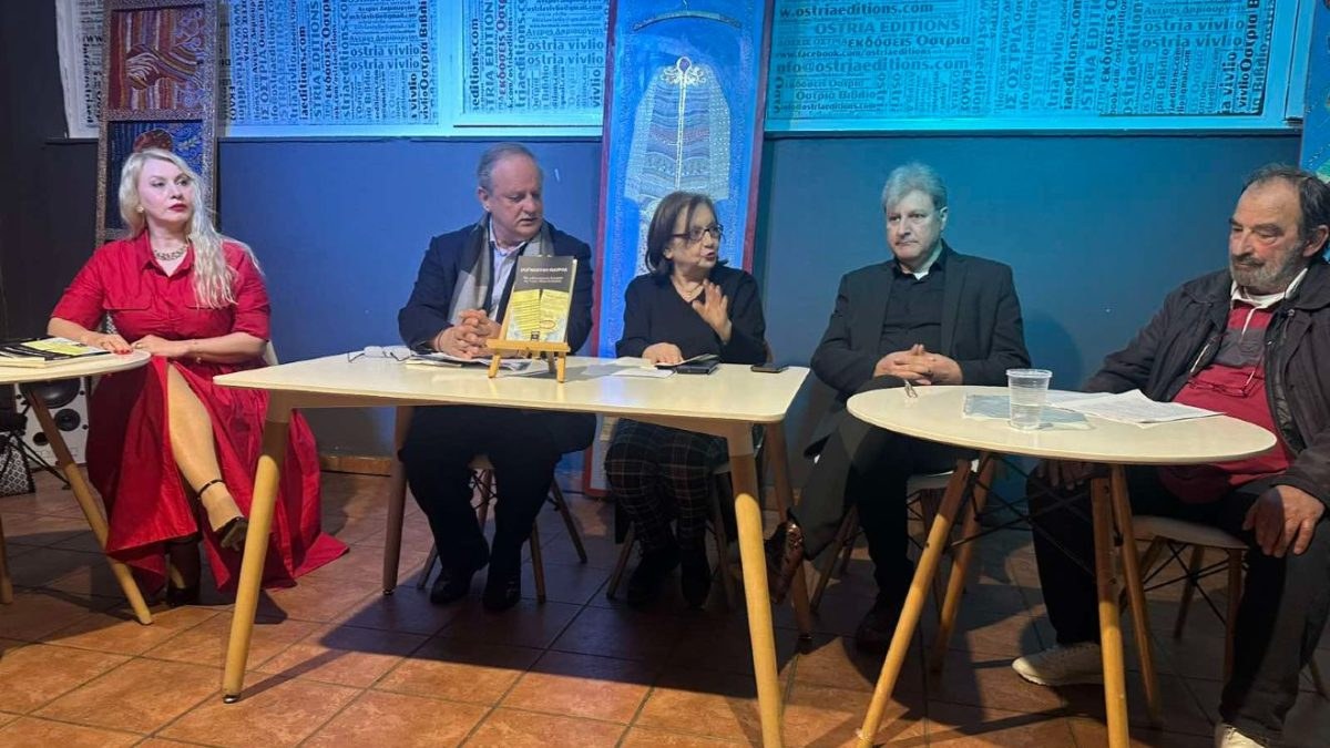 Η Γωγώ Φάκου και ο Νίκος Θεοδωράκης στην παρουσίαση του βιβλίου