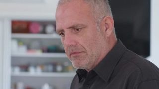 Η Γη της Ελιάς 10/3: Ο εθισμός του Στάθη με τον τζόγο αποκαλύπτεται – «Θα καταστραφεί!»