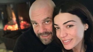Αξιολάτρευτες μητέρα και κόρη: Η Ήβη Αδάμου ραπάρει με την κόρη της (Video)