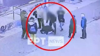 Καλλιθέα: Ανατριχιαστικό βίντεο ντοκουμέντο από την κατάρρευση 18χρονου μετά από επίθεση παρέας ανηλίκων