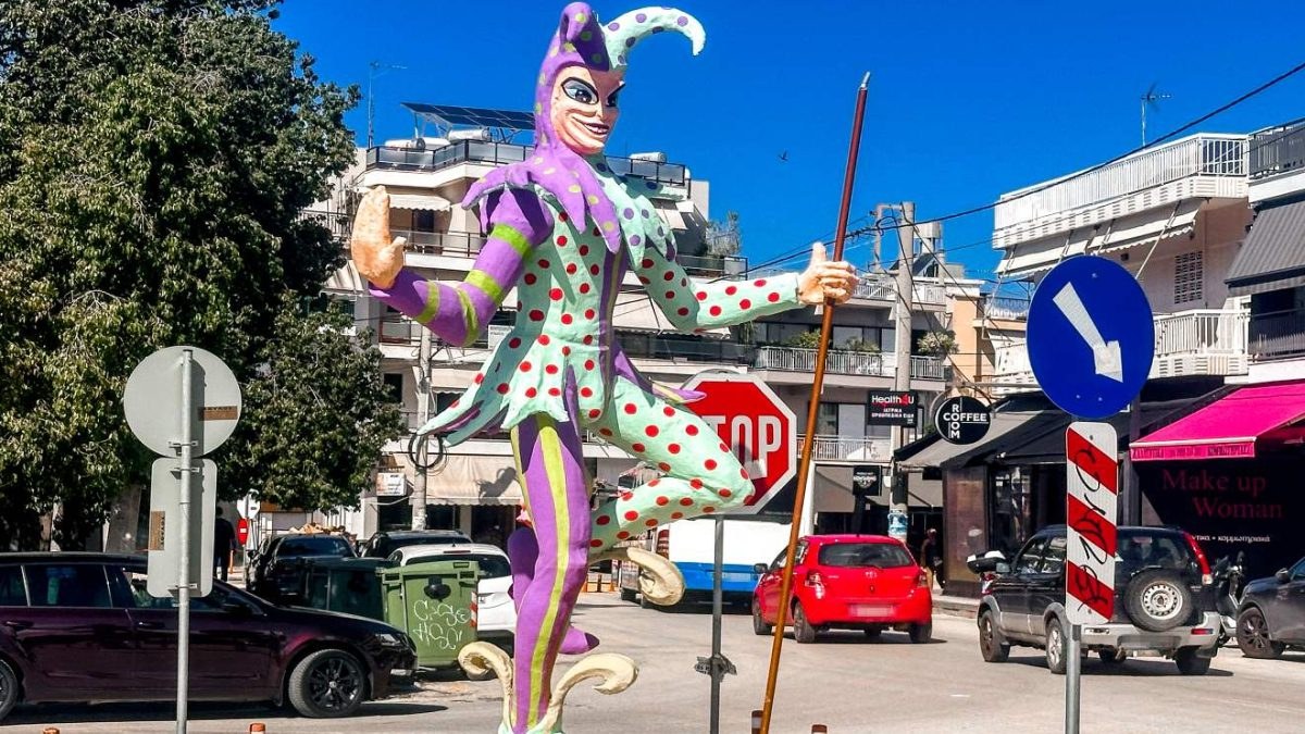 Πατρινό Καρναβάλι: Η πόλη «βράζει» από γιορτινό κλίμα – Χιλιάδες καρναβαλιστές και επισκέπτες στις εκδηλώσεις