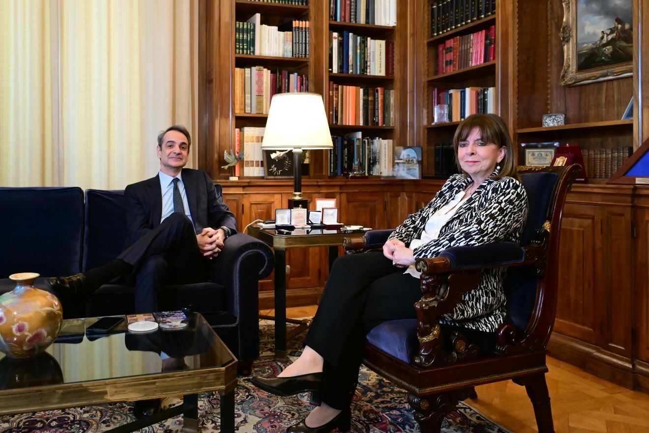 Συνάντηση Μητσοτάκη – Σακελλαροπούλου: «Σας ευχαριστώ για την προσφορά σας – Έχετε αφήσει ξεχωριστό αποτύπωμα»